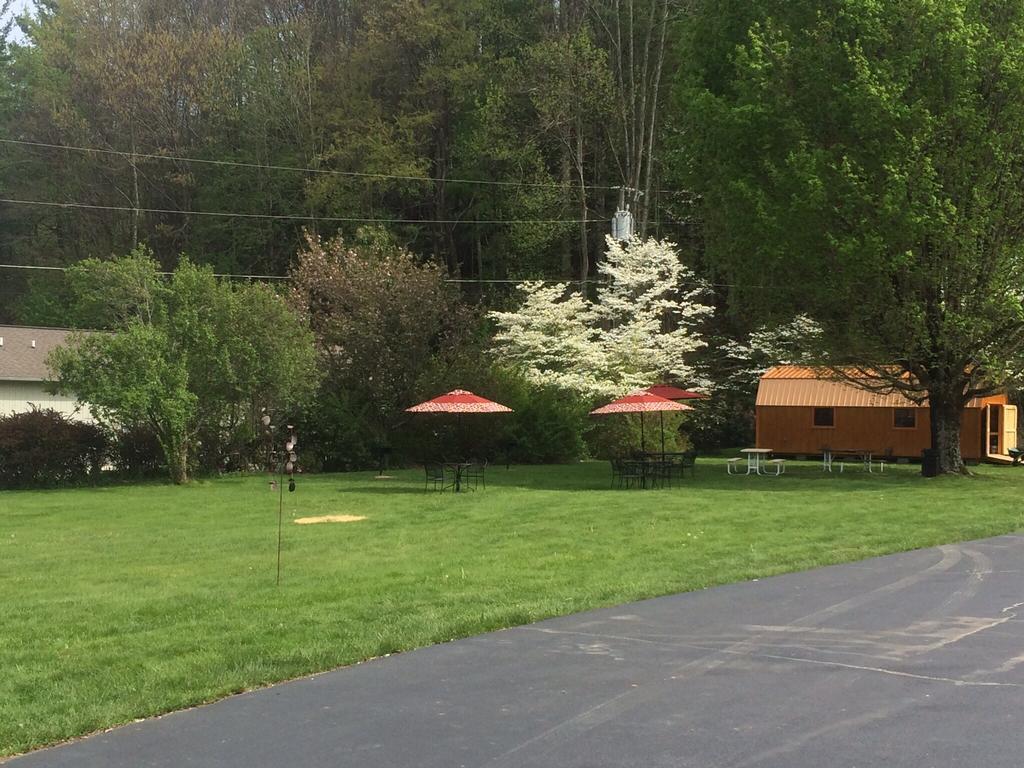 Cardinal Inn Maggie Valley Buitenkant foto